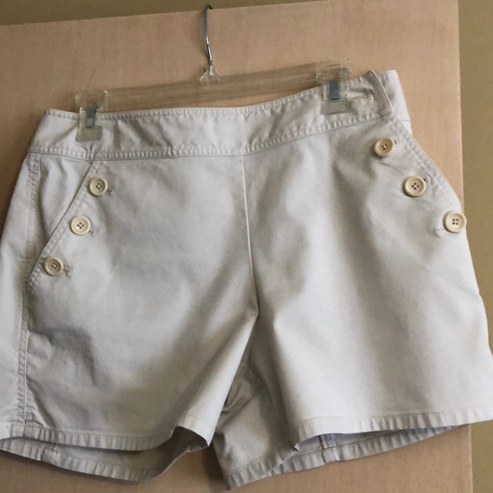 Ann Taylor Biege Side Button Shorts 👍 condition